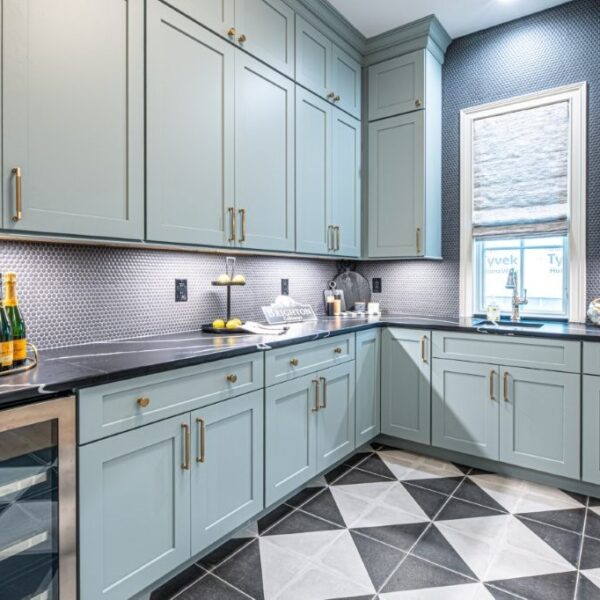 Door Style: HERITAGE VFP Wood Species: MAPLE Finish: CUSTOM