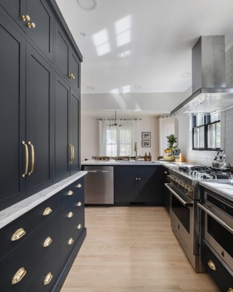 Door Style: AMESBURY VFP Wood Species: MAPLE Finish: CUSTOM