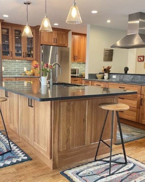 Door Style: HERITAGE Wood Species: HICKORY Finish: NEW CARMEL