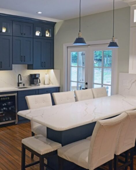 Door Style: SH-MEDIUM VFP Wood Species: MAPLE Finish: LACE & NAUTICAL