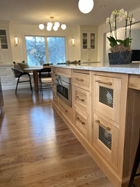 Quartersawn White Oak Bryant in Natural Finish